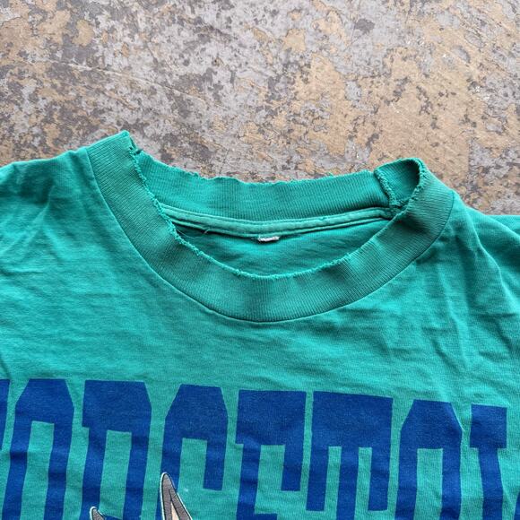 Vintage 90’s Georgetown Bugs Bunny Looney Tunes Tee Distressed - Picture 5 of 10